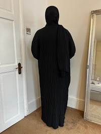 Image 3 of Mustarih - Crinkled Hooded Abaya - Black