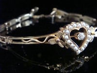 Image 3 of Edwardian 9ct yellow gold heart pearl and diamond bracelet 10.7g
