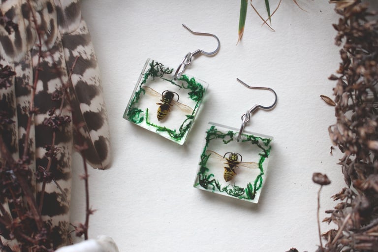Wasp earrings Image 2
