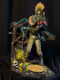 Image 3 of The Horror of Party Beach Model Kit