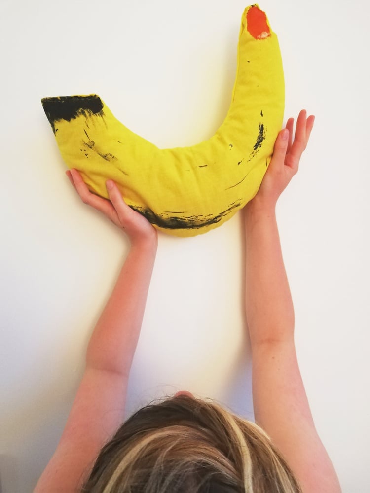 Image of Greer Pester Banana Finger Shoulder Scoop Cushion