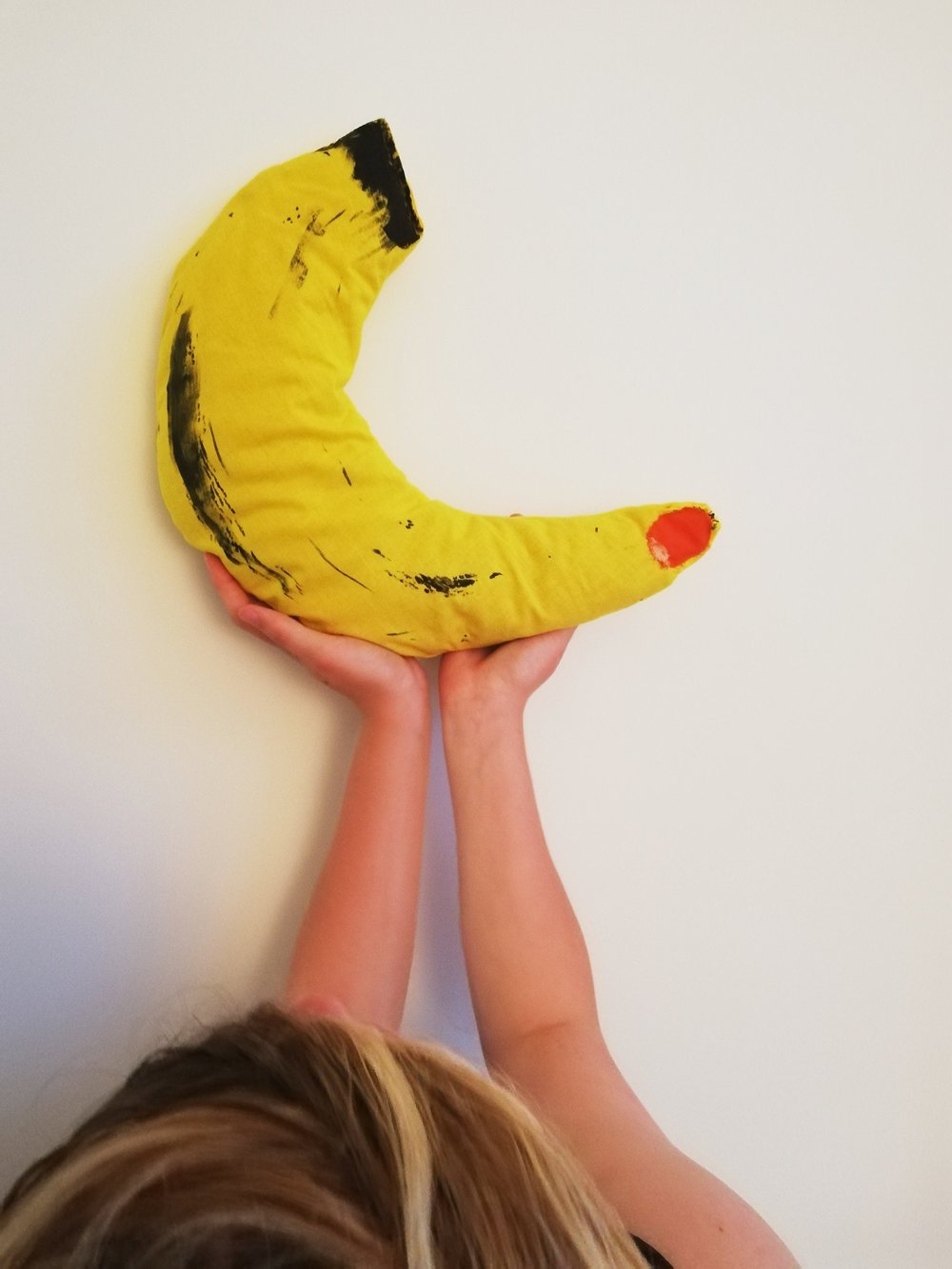 Image of Greer Pester Banana Finger Shoulder Scoop Cushion