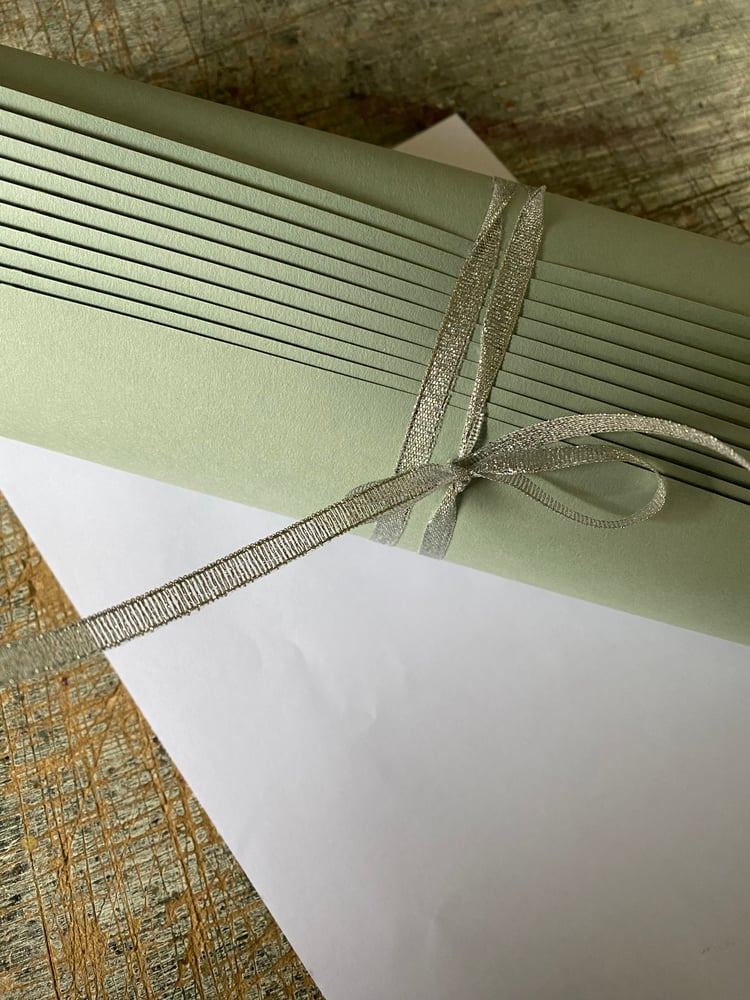 Image of 10 sheets of Wibalin Recycled paper in Lichen