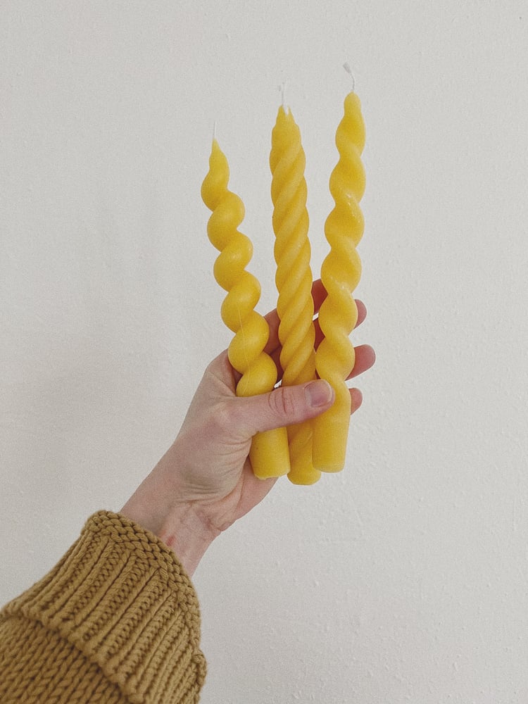 Image of Spiral Taper Candle