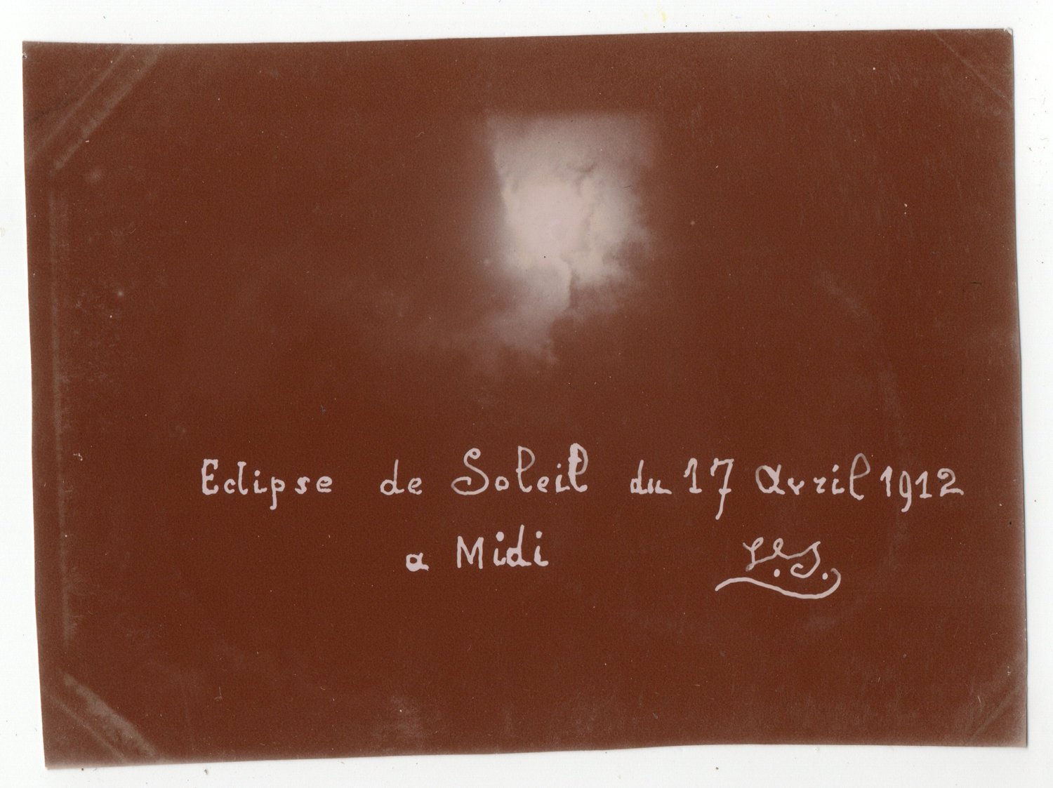 Image of Anonymous: Eclipse de Soleil du 17 avril 1912 a midi