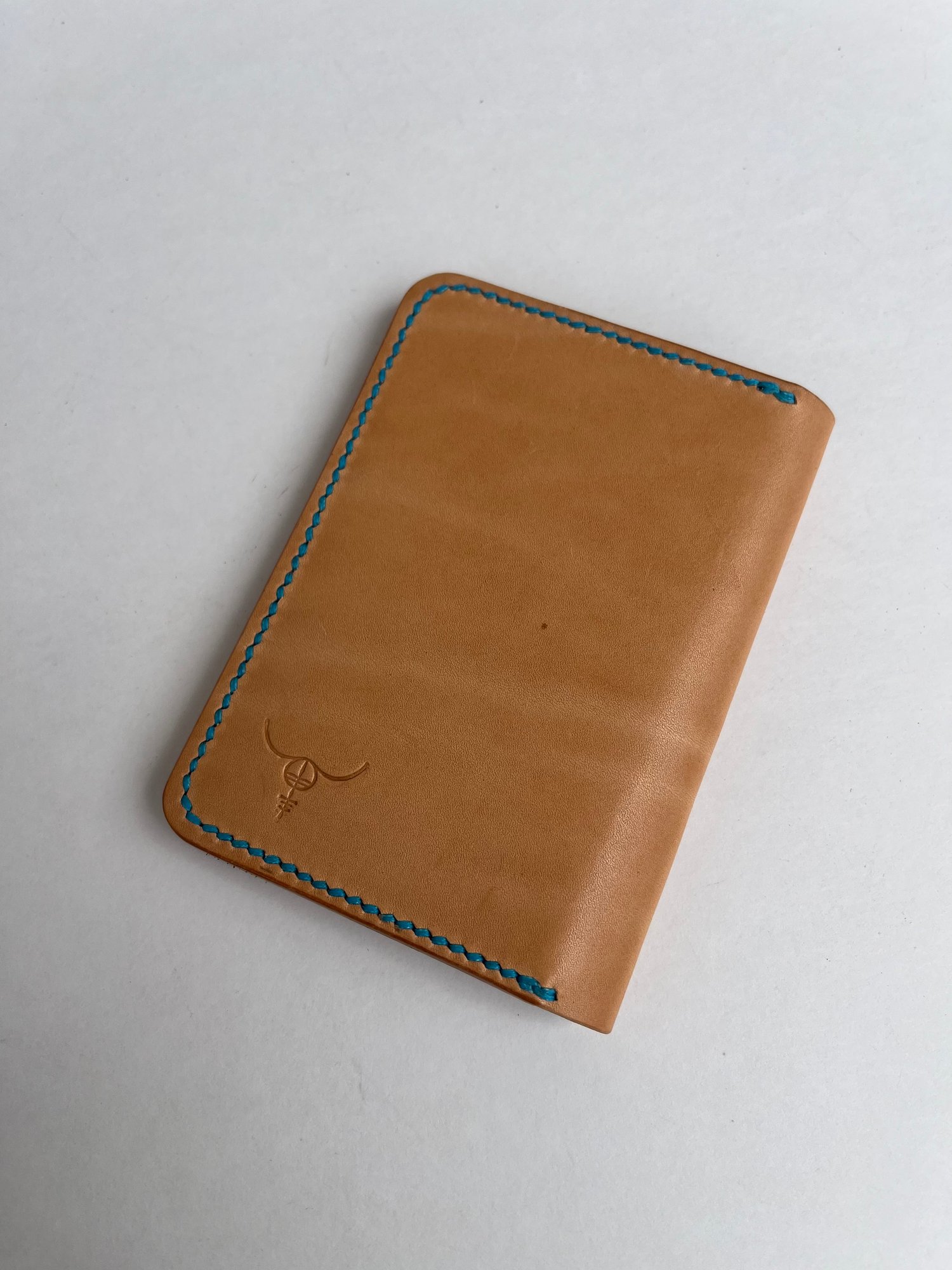 Image of Natural Italian Vachetta Vertical Cardholder (Aqua)