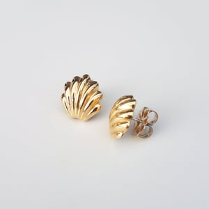 MAUNA KEA Small Shell Tassel Earrings