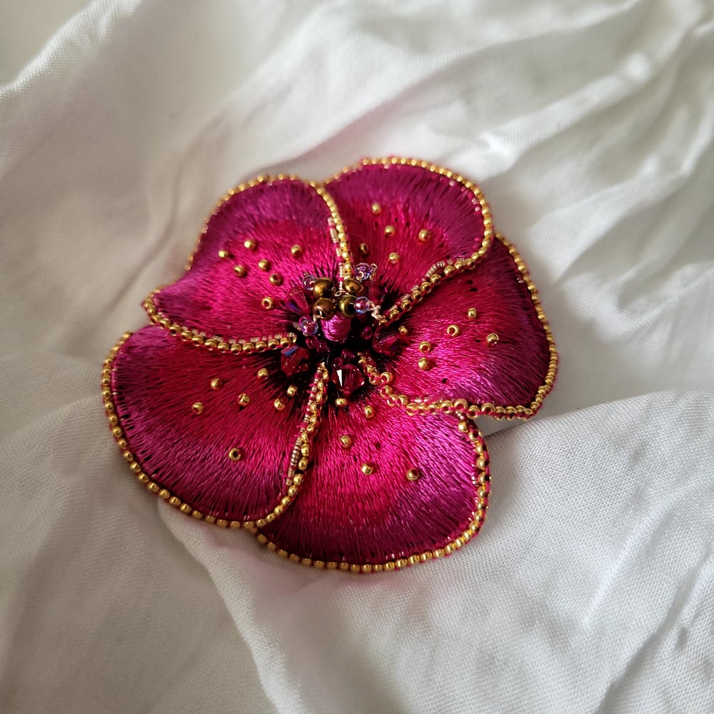 Image of Broche brodée Hibiscus rose