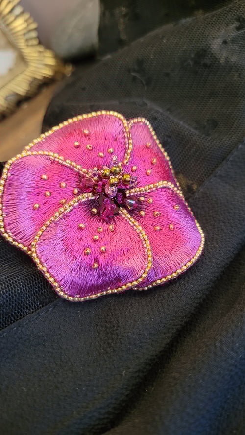 Image of Broche brodée Hibiscus rose