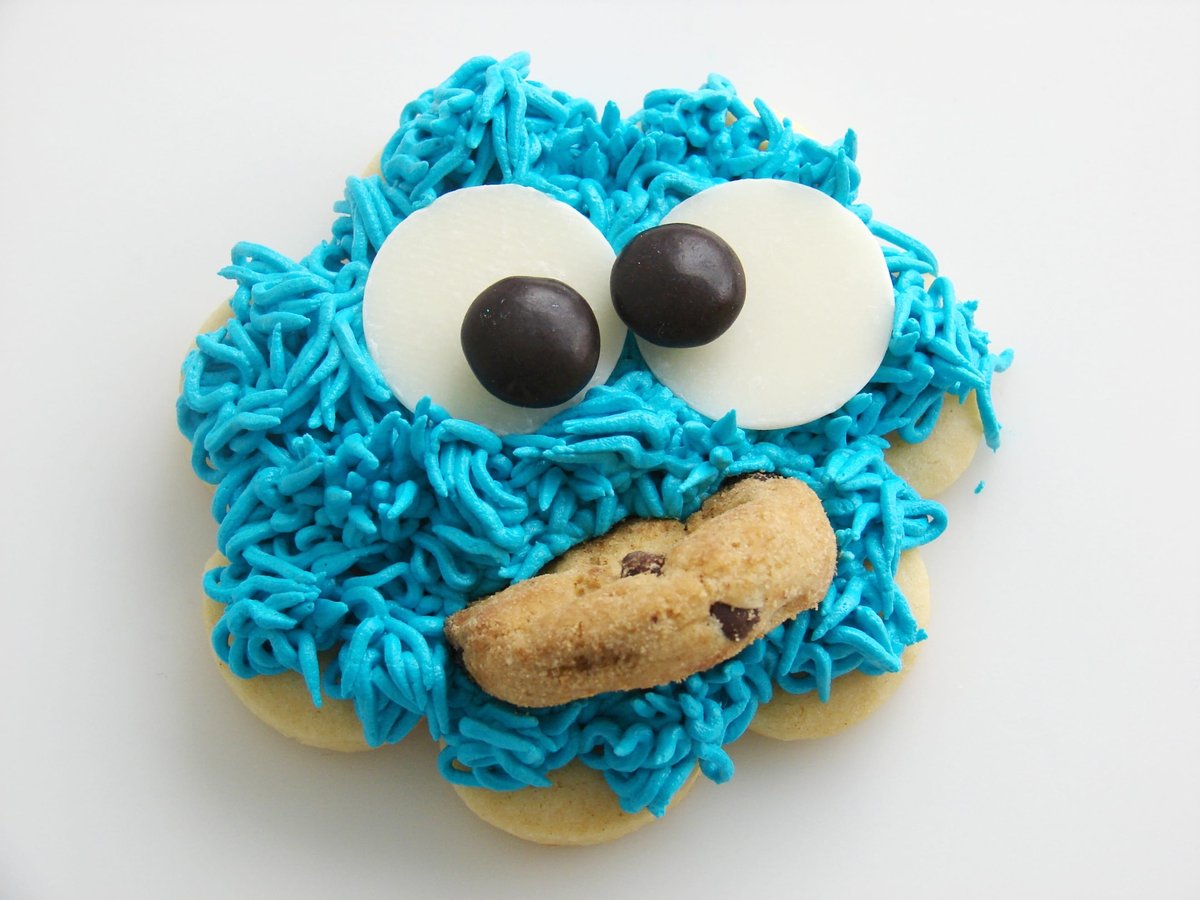 Epic Food Design: Cookie Monster Donuts, Yeti Cupcakes, Winnie the Pooh  Smoothie, Party Animal Cookies, Bunny Rolls and Character Toast - TINSELBOX