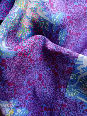Image of Kort kimono af lilla silke med templer - vendbar