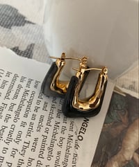 Image 5 of Geometric Irregular Pearl Hoops