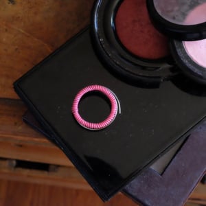 Image of Round twist-on pin - pink
