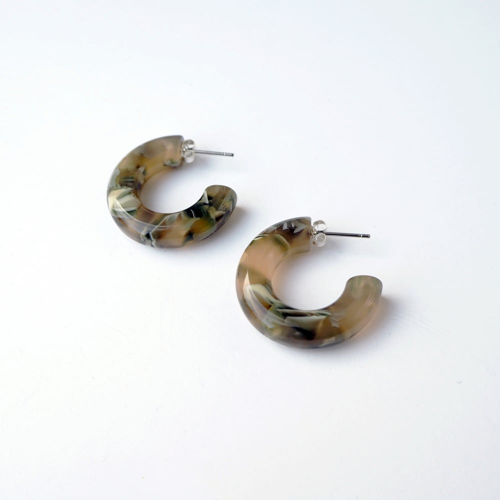 Image of *NEW* Laurel Round Hoop Earrings