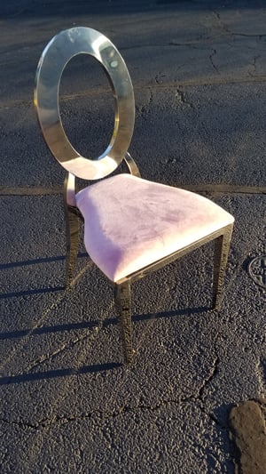 Image of LUXURY CHAIR  ADULT SILVER AND PINK