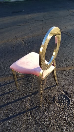 Image of LUXURY CHAIR  ADULT SILVER AND PINK