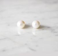Image 3 of Gumball Pearl Stud Earring