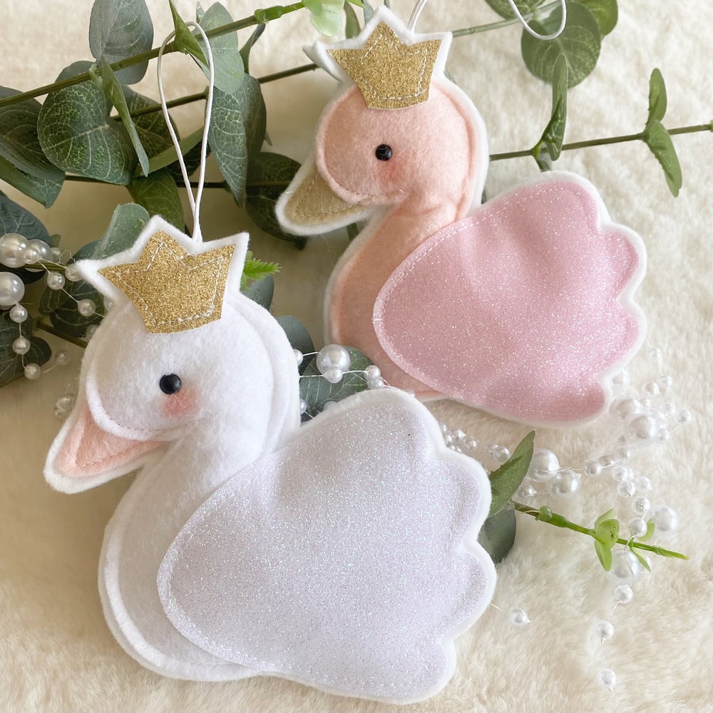 Image of Swan Decoration