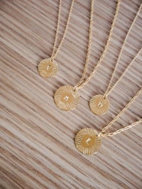 Image 3 of Collier Petite Médaille Initiale PIA - 26 Lettres