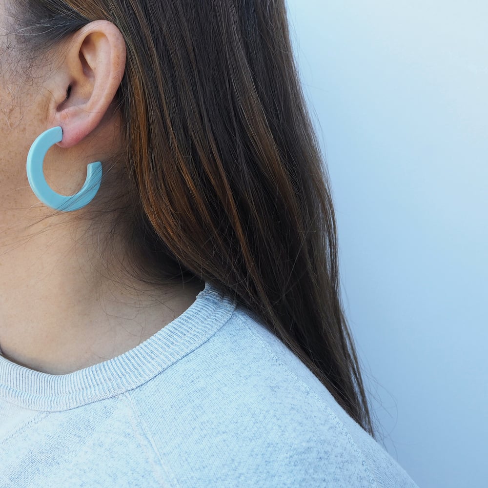 Image of Lux Midi Hoop Earrings
