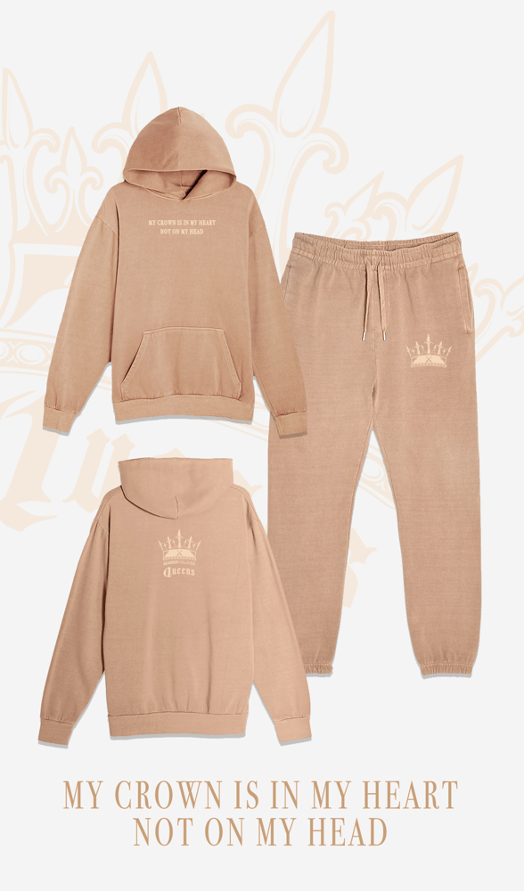 Image of QUEENS SWEATS SET