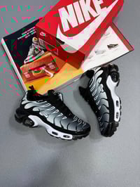 Image 1 of Mens T Trainers 