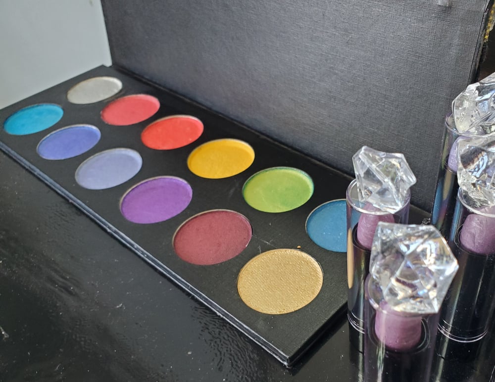 Image of Custom eyeshadow PALLET