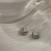 Image 3 of simple earrings 简约耳圈