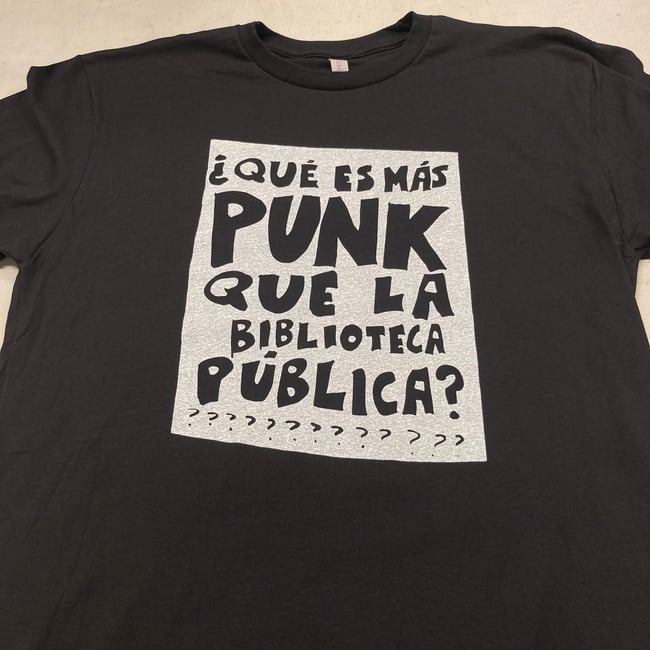 ¿Qué es más punk que la biblioteca pública? Adult Shirt