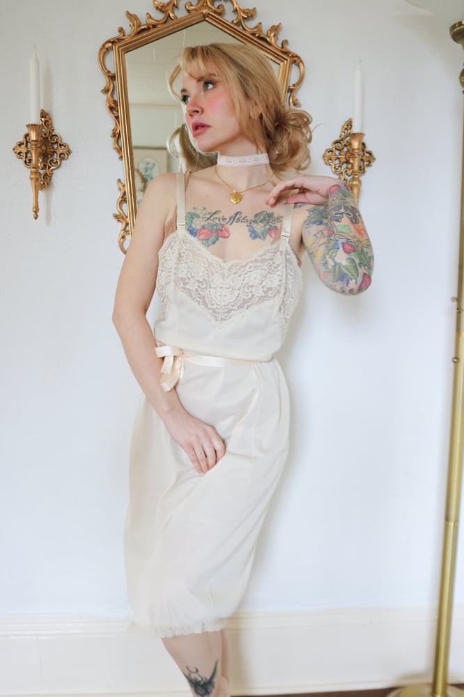 Image of Vintage 1970s Wonder Maid Cream Colored Slip (Small)