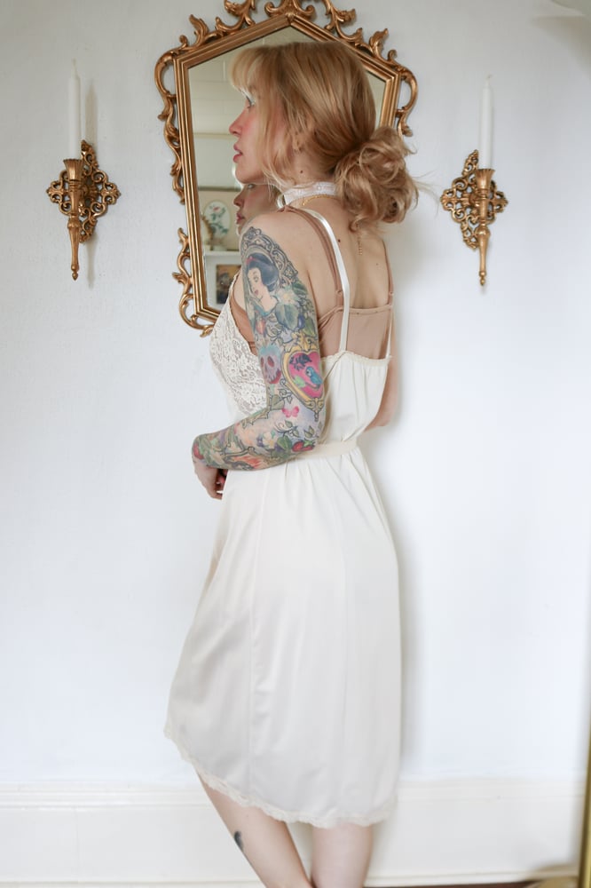 Image of Vintage 1970s Wonder Maid Cream Colored Slip (Small)