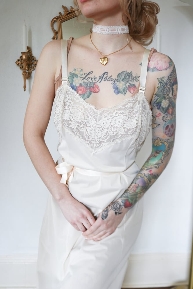 Image of Vintage 1970s Wonder Maid Cream Colored Slip (Small)