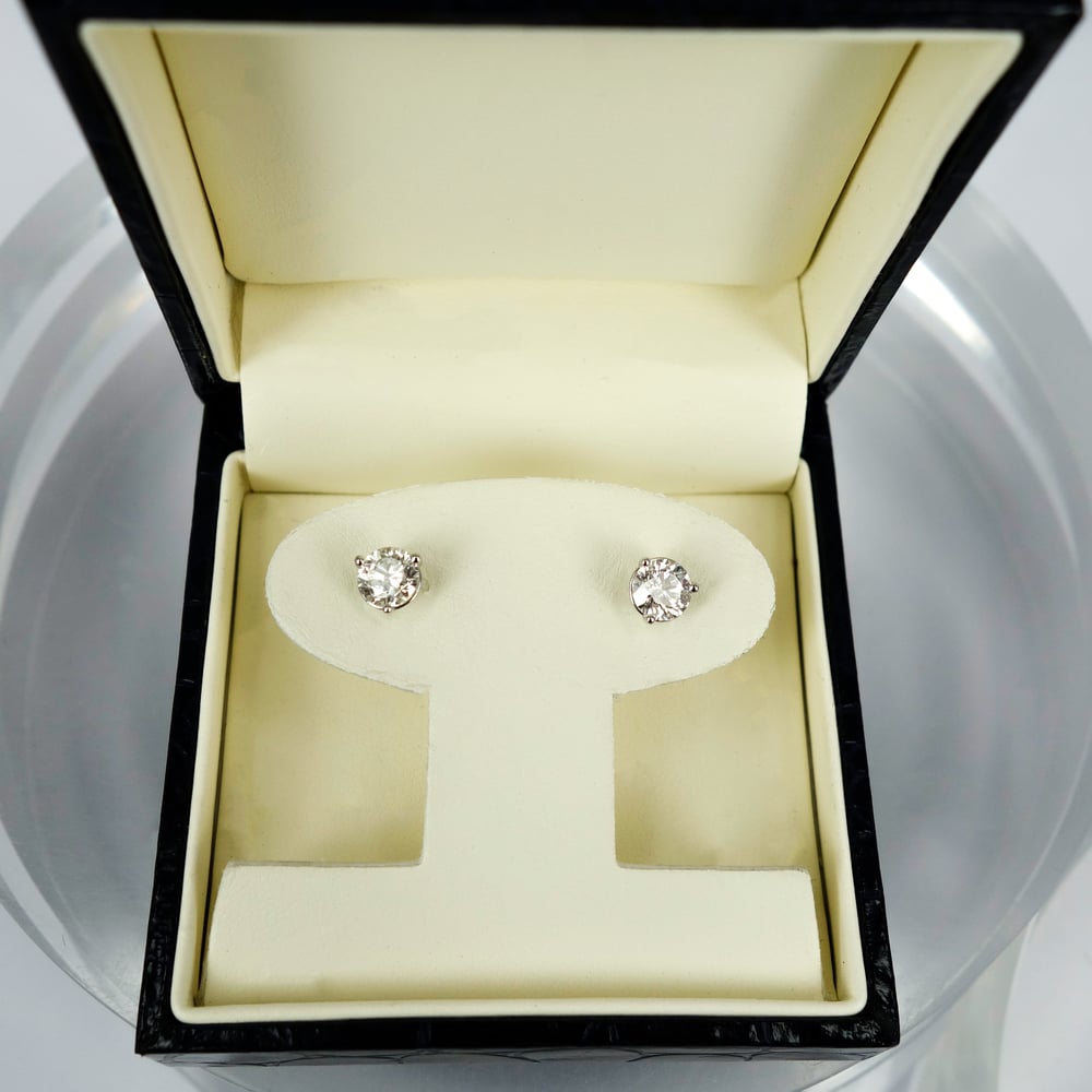 Image of 14ct white gold diamond stud earrings 2=1.62ct GSI3 total weight. PJ6008