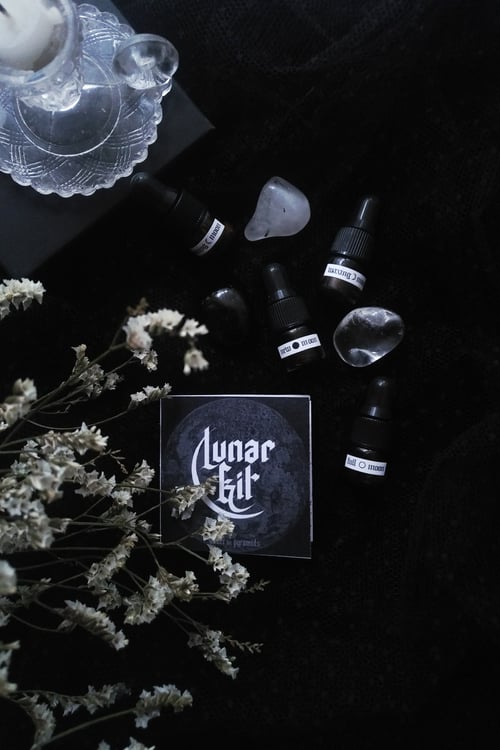 Image of LUNAR MAGICK KIT. MOON PHASES SET ↟ essential oil blends & tumbled crystals