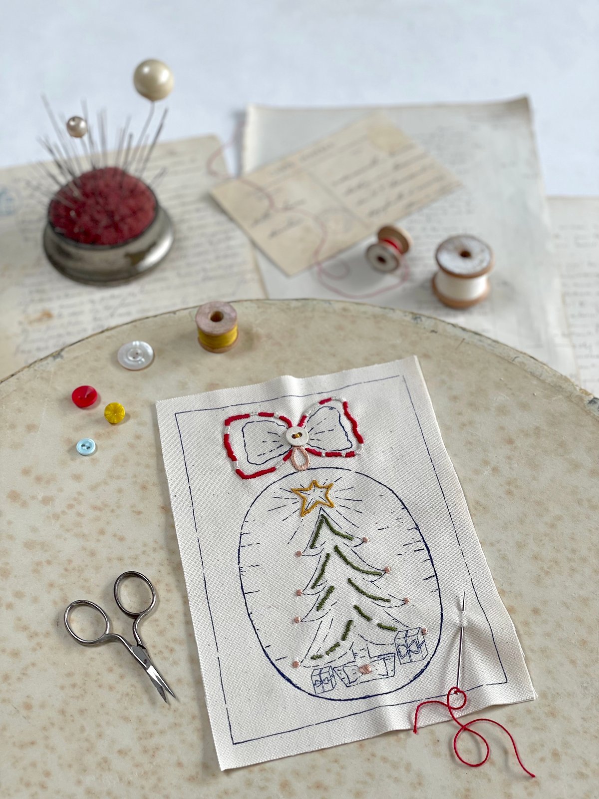 Image of Christmas Tree & Bow Embroidery Template