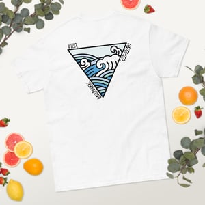 Image of wave. mens t-shirt.