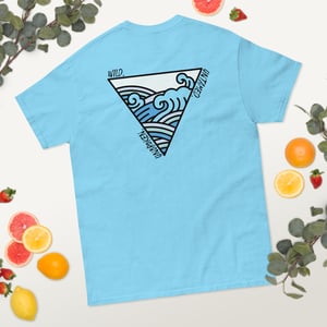 Image of wave. mens t-shirt.