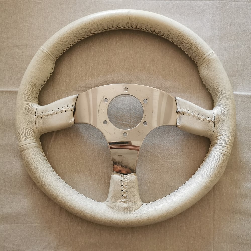 VOLANT GIANCARLO SIMILI CUIR BLANC ET ALU POLI