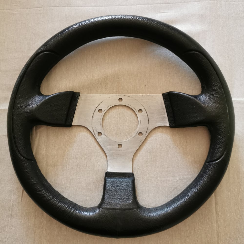 VOLANT CUIR PU NOIR ET ALU BROSSE