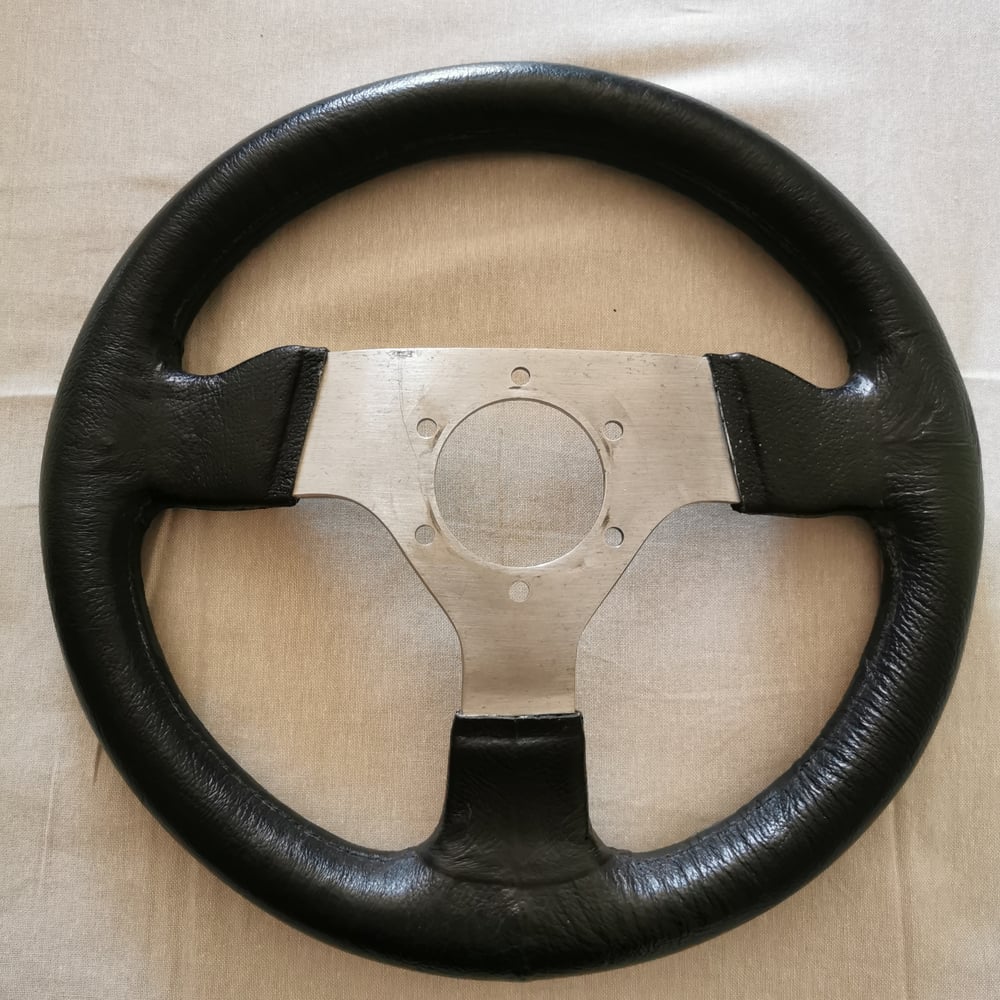 VOLANT CUIR PU NOIR ET ALU BROSSE