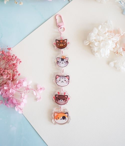 Image of Family of Cute Cats Linking Charm