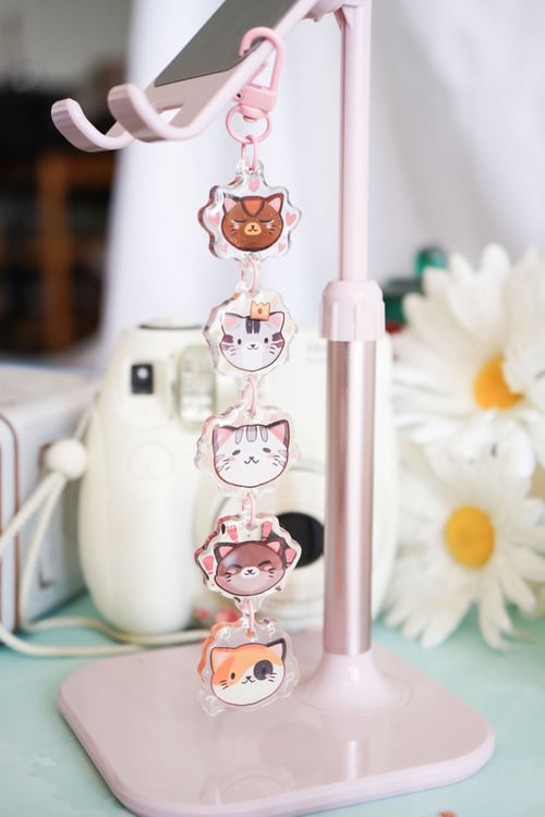 Image of Family of Cute Cats Linking Charm