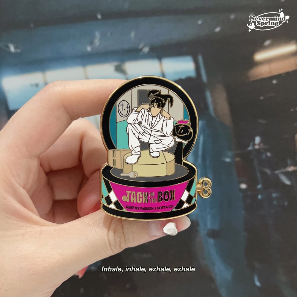 [INDIVIDUAL] Solo Music Box Enamel Pin 🎵