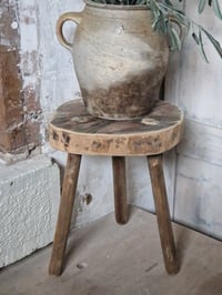 Image 4 of Le tabouret tripode 