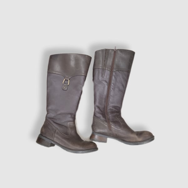 Image of (7/38) Clarke heeled knee-high