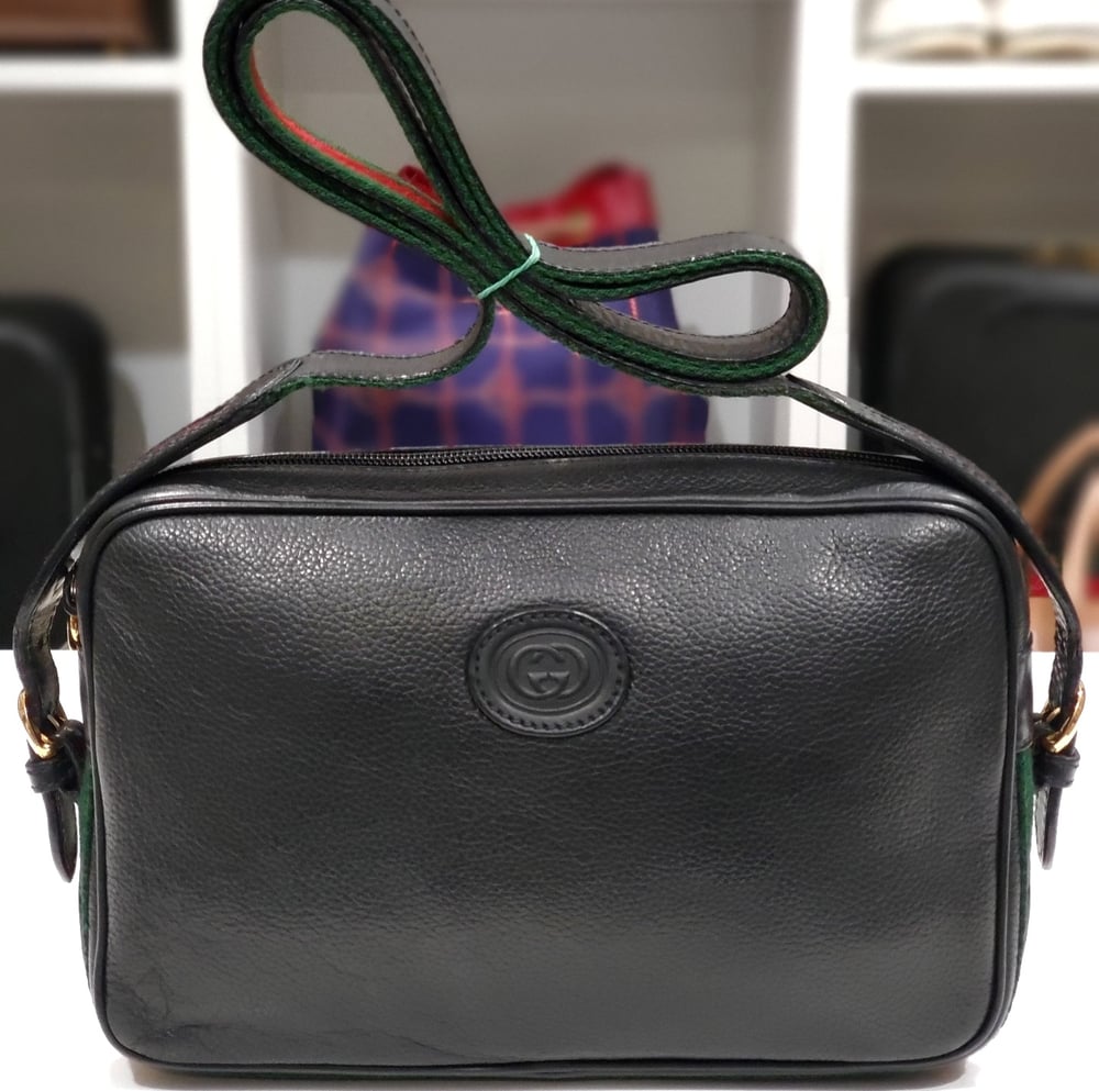Image of Vtg Gucci Black Pebbled Leather Crossbody Bag