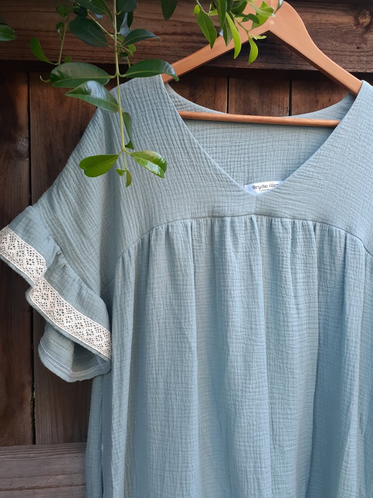 Image of SUNDAY SMOCK in SEAFOAM. Available in MEDIUM & LARGE.