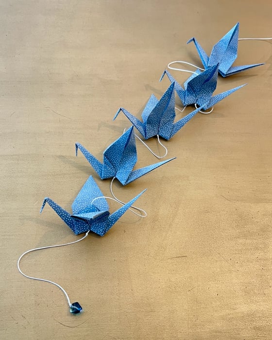 Image of Bird is the word - girlander med 5 origamifugler, blå