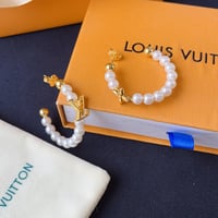 Image 2 of LV PEARL SET