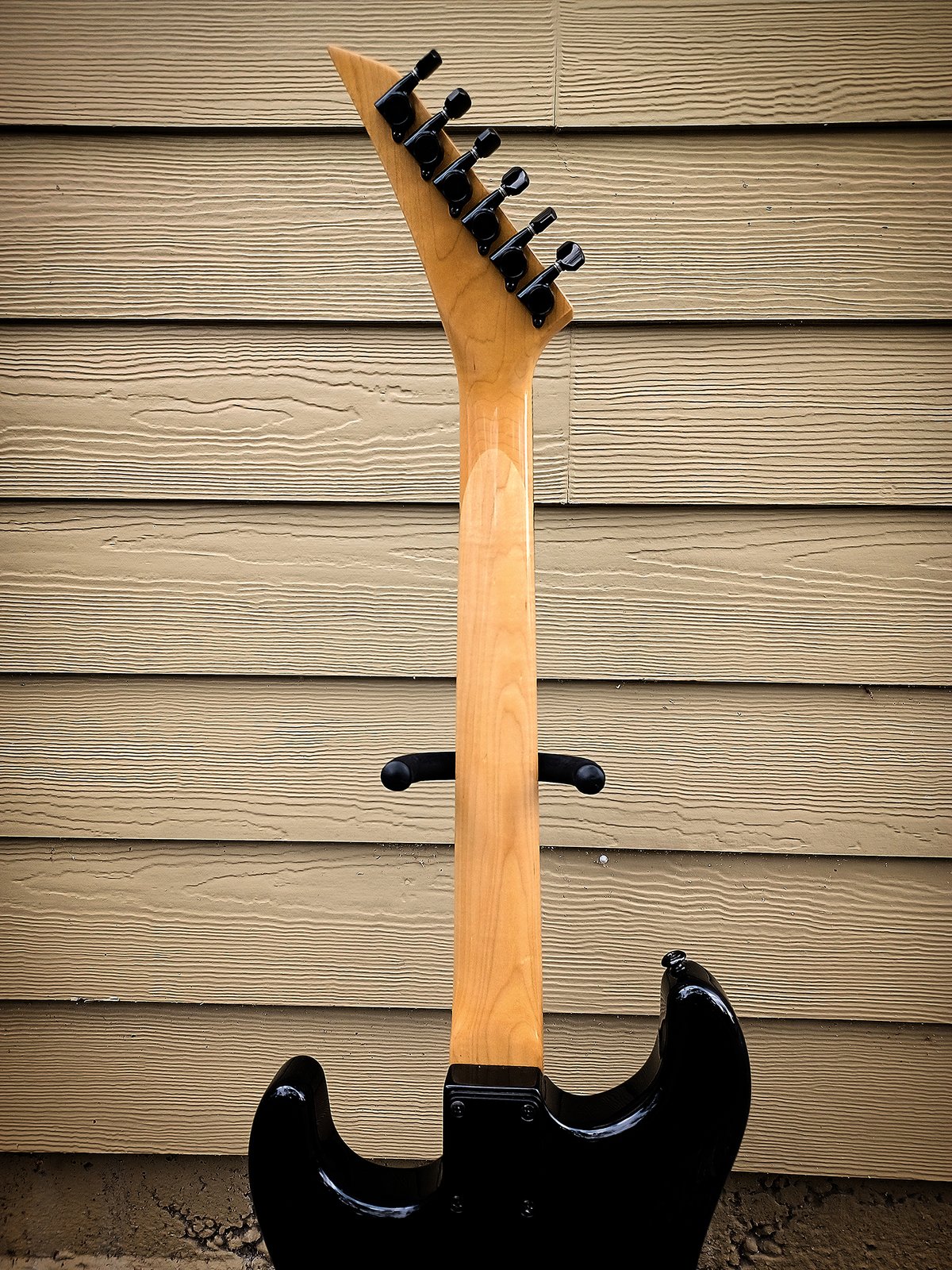 86 CHARVEL MODEL 4 | BARBARIAN ELECTRONICS
